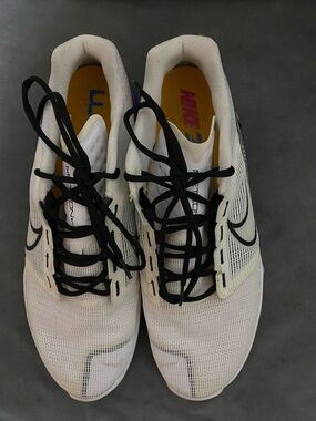 Nike Men’s White Athletic Shoes with Black Accents